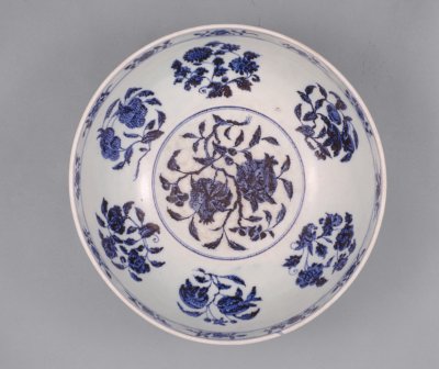 图片[2]-Blue and white lotus bowl with tangled branches-China Archive